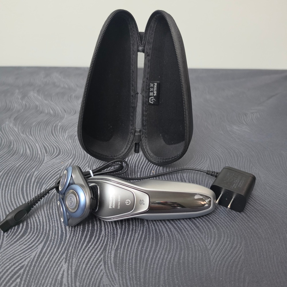 Philips Norelco Series 6000 Electric Shaver Mens Silver Rotary Wet Dry 6800